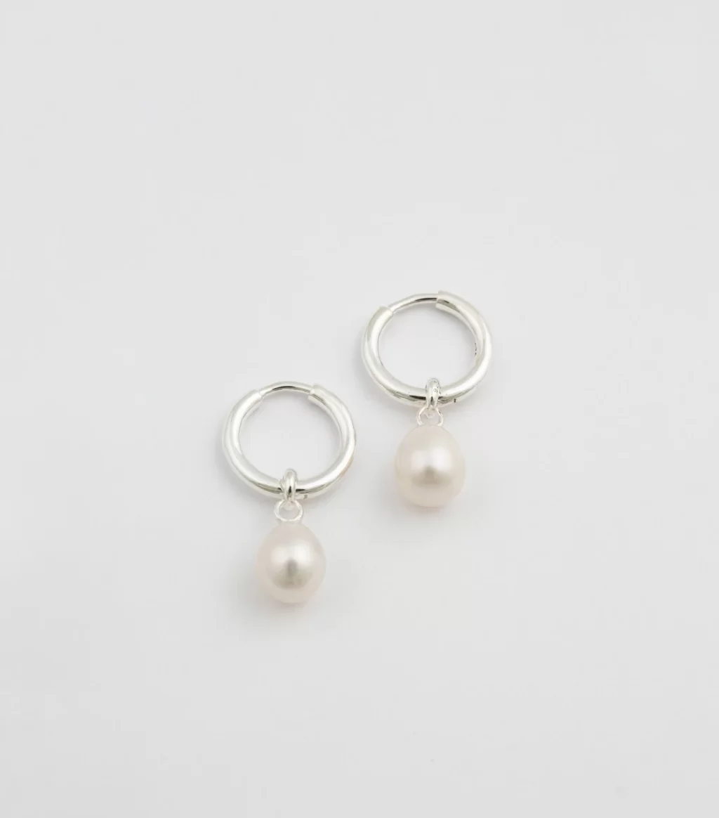 Syster P Treasure Pearl Hoops Silver