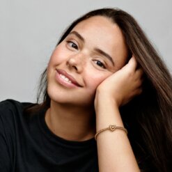 Glittrade berlock med hjärtformad sten