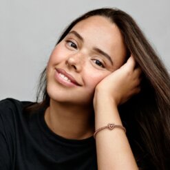 Glittrade berlock med hjärtformad sten