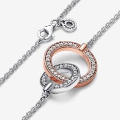Pandora Signature tvåfärgade halsband med sammanflätade cirklar
