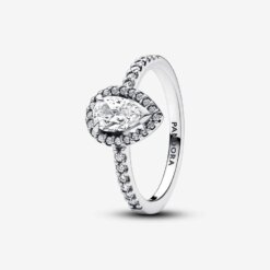 Ring med glittrande halo