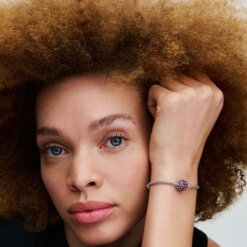 Rund och glittrande pavéprydd berlock