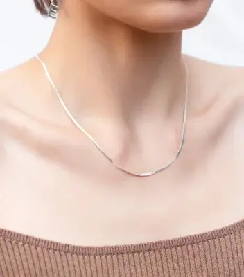 Syster P Herringbone Necklace Silver