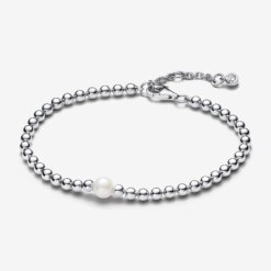 Armband med behandlad sötvattensodlad pärla och metallpärlor
