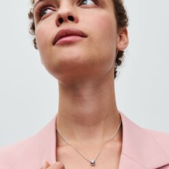 Collierhalsband med glittrande runt hänge