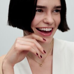 Halsband med Hängsmycke i Organiska Former