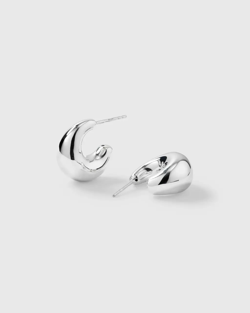 Syster P Bolded Little Sis Earrings Silver – chunky hoops i återvunnet silver