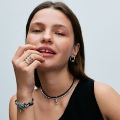 Opaliserande grön berlock