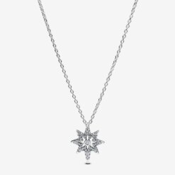 Halsband med glittrande polstjärna