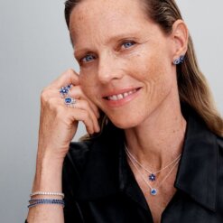 Stiftörhängen med glittrande fyrkantig halo