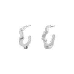 Detta örhänge i oval form är tillverkat av guld- eller silverpläterad mässing och har en dimension på 20 mm och är 5 mm bred. Guld- eller silverpläterad mässing.