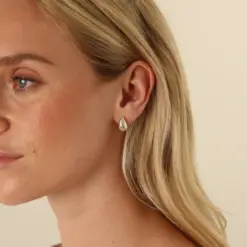 Snö Yenni matt droppformade örhängen