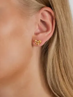 Eleganta studs med feminin design