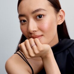 Ring med rosa hjärtformad sten