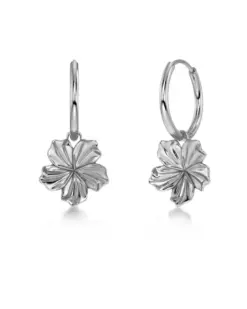 Edblad Jasmine Hoops Steel – små örhängen i rostfritt stål med blomma