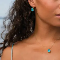 Mini Drop Clasp Earrings – örhängen med Laguna Delite-kristaller