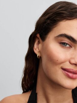 Pandora small twisted triangle hoops guld profil