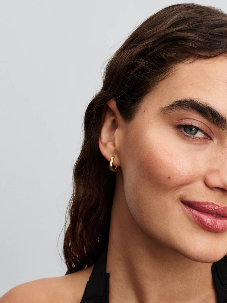 Pandora small twisted triangle hoops guld profil