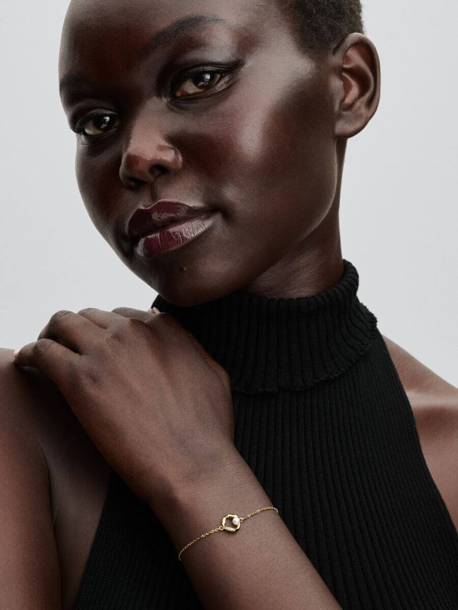 Pandora armband med sötvattenspärla, pavédetaljer och 14K guldplätering