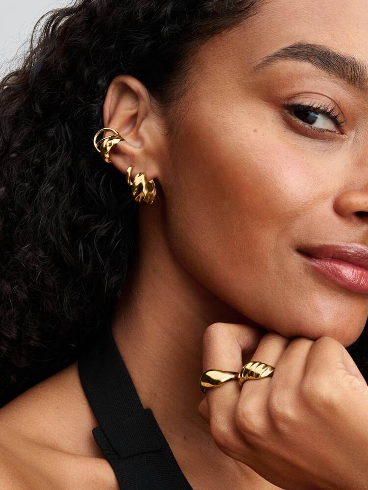 Pandora vågiga hoops örhängen guld profil