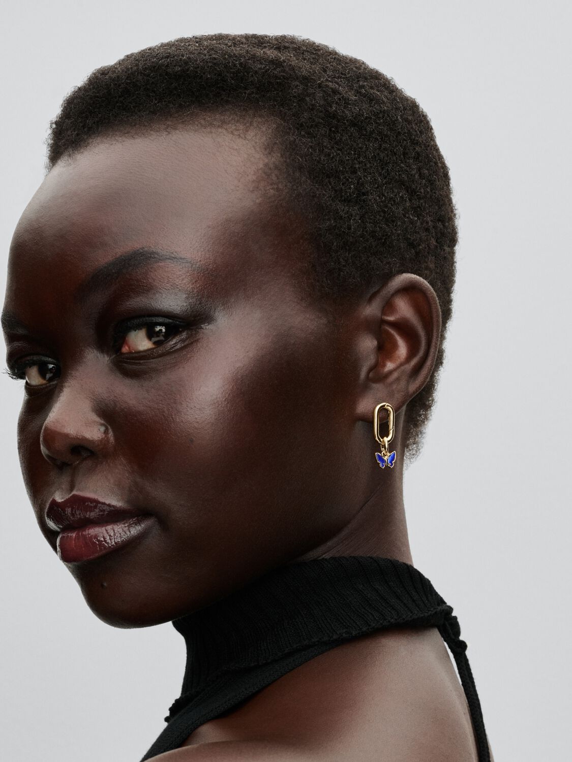 Fjärilsberlock i indigoblå och guldplätering från Pandora