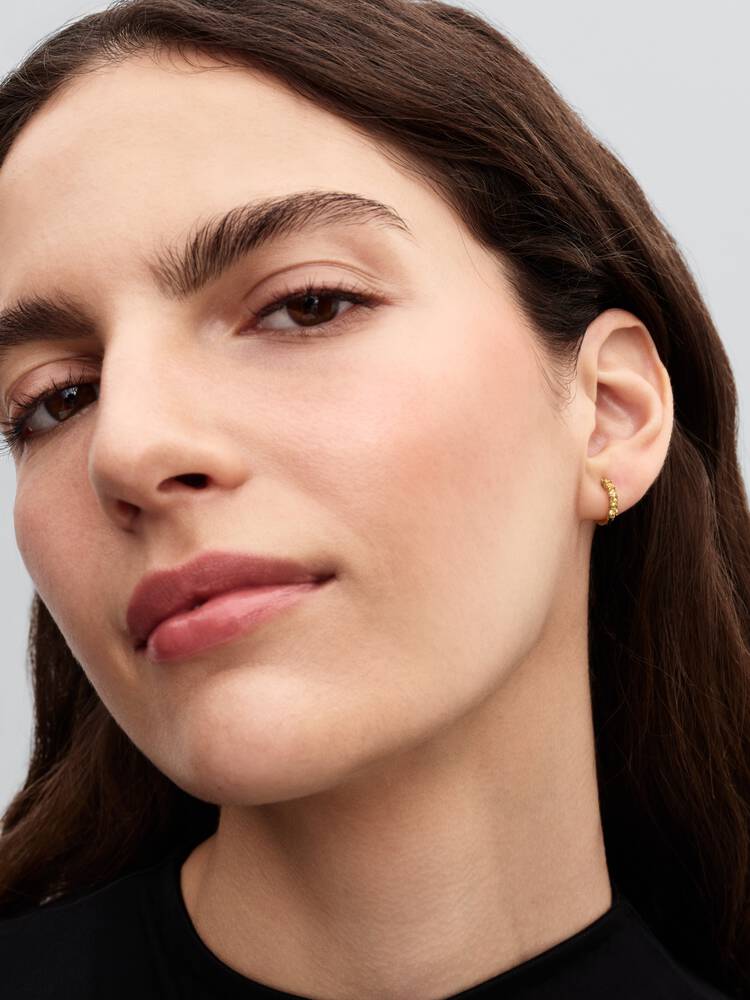 Pandora huggie örhängen gula kristaller guldfinish profil