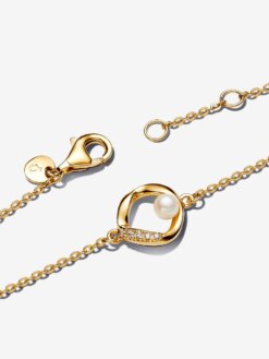 Pandora armband med sötvattenspärla, pavédetaljer och 14K guldplätering