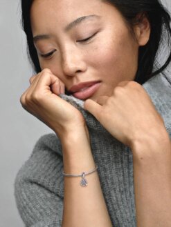 Hjärtformad rosa hängberlock med familjeträd