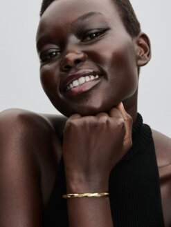 Pandora vriden öppen armring i 14K