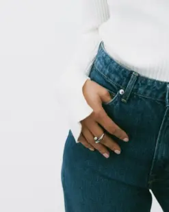 Sweep Ring Steel från Edblad på hand – stilren och iögonfallande