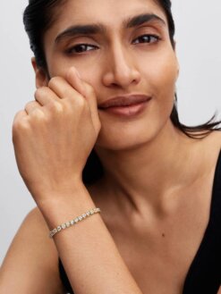 Detaljbild av Pandora glittrande tennisarmband