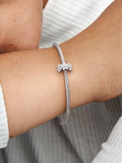 Pandora White Daisy Flower Spacer Charm i sterlingsilver med vit emalj