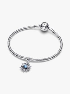 Detaljbild av Pandora Disney Frozen Elsa charm