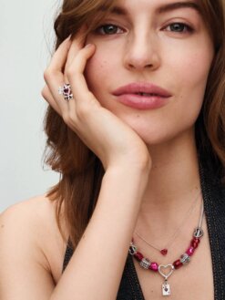 Metallicskimrande rosa hjärta berlock