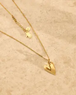Edblad Heart to Heart Necklace Gold — två sammanknutna hjärtan i guldplätering