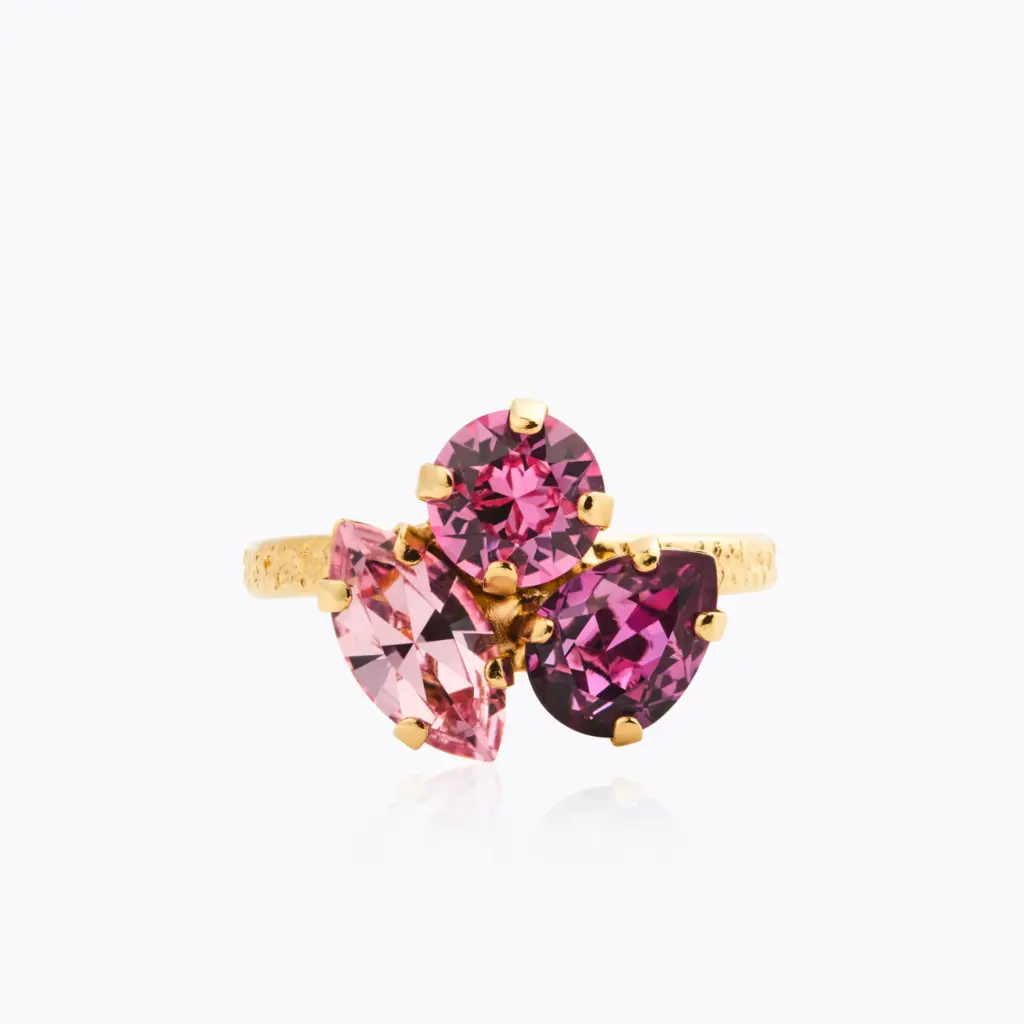Ana Ring Dark Rose Combo med tre roséfärgade kristaller och 18K guldplätering
