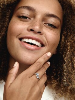 Pandora dubbel glittrande ring två hjärtan pavé detalj