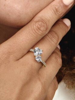 Pandora dubbel glittrande ring med två hjärtan och pavé-detaljer