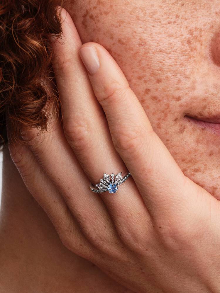 Pandora tiararing Rapunzel tre päronformade ljuslila stenar guldfinish