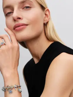 Ring tiaradesign Frost Anna guldfinish detalj