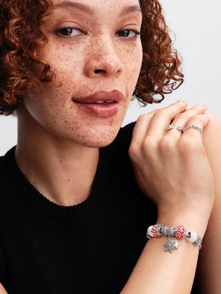 Berlock med dubbelhängande snöflinga och glittrande stenar