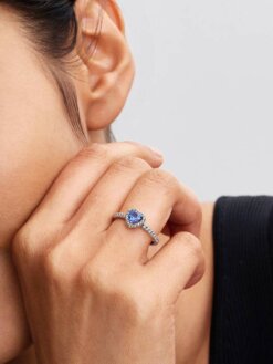 Pandora ring glittrande hjärta blå kristall silver detalj