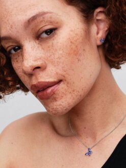 Pandora 294230C01 stiftörhängen fjäril blå kristaller