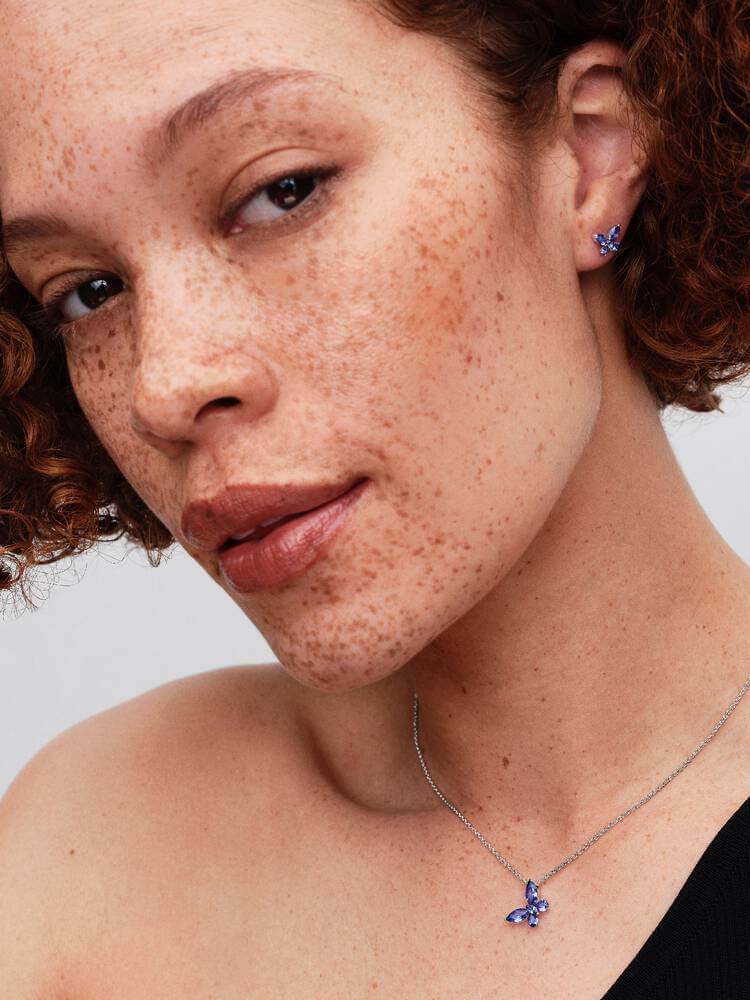 Pandora 294230C01 stiftörhängen fjäril blå kristaller