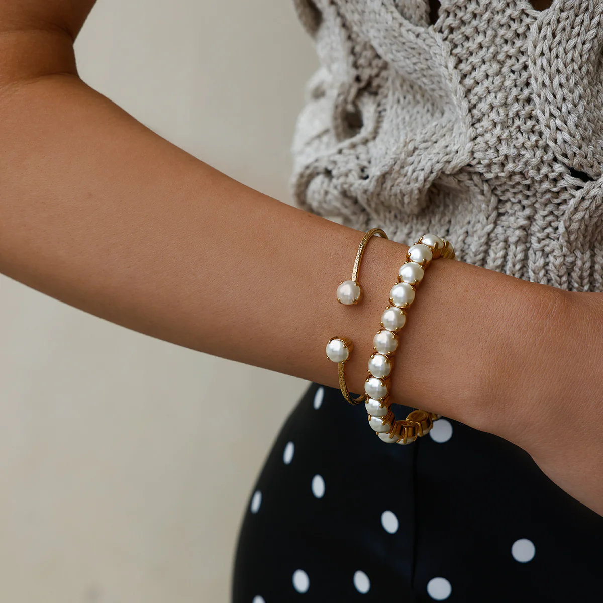 Närbild på Gia Bracelet Pearl framifrån