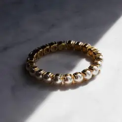 Caroline Svedbom armband Gia med pärlstav och guldfinish detalj