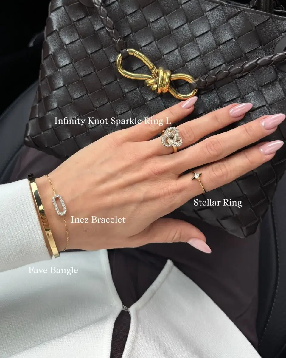 Edblad Infinity Knot Sparkle Ring L Gold – ring på hand guldpläterad