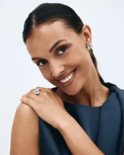 Edblad örhängen Infinity Knot Silver kristall detalj