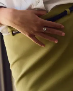 Profilvy ring i rostfritt stål med knutmotiv