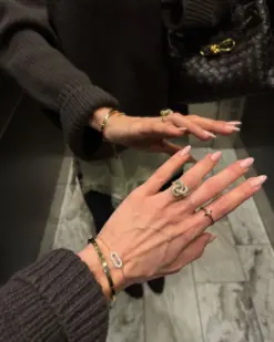 Edblad Infinity Knot Sparkle Ring L Gold – ring på hand guldpläterad